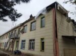 В Янгиюле стрела башенного крана упала на детский сад