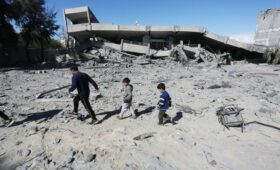Израиль возобновил боевые действия в Газе