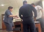 В Ташкенте родители ученика устроили скандал с директором школы. Видео