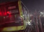 В Ташкенте автобус врезался в остановку. Пострадал пассажир
