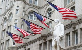 Суд в США заблокировал часть пошлин Трампа