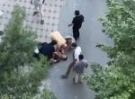 В Ташкенте мужчина с ножом ранил прохожего и попытался напасть на участкового. Видео