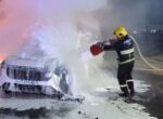 В Ташкенте загорелась китайская иномарка. Есть пострадавший. Видео