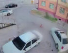 В Маргилане женщина переехала двухлетнего мальчика на автомобиле и продолжила движение. Видео