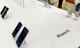Таможенник задержан по подозрению в получении денег за регистрации IMEI 57 айфонов