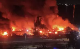 Пожар уничтожил 40% магазинов на рынке «Уч кахрамон» в Ташкентской области (+фото)