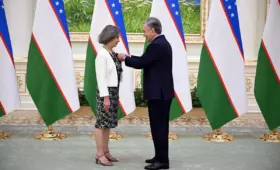 Президент Узбекистана наградил посла Франции орденом «Дустлик»