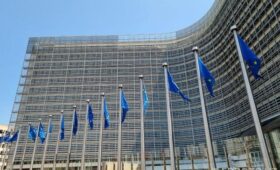 ЕС обсуждает вторичные санкции против стран, помогающих России обходить ограничения — Bloomberg