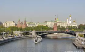 Мигрантов в Москве и Подмосковье обязали установить приложение «Амина» для контроля за геолокацией