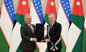 Король Иордании наградил президента Узбекистана орденом