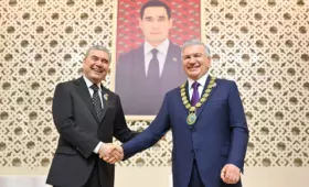 Президент Узбекистана награждён орденом Туркменистана «За вклад в развитие сотрудничества»