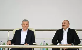 Шавкат Мирзиёев поздравил президента Азербайджана с подписанием мирной декларации с Арменией