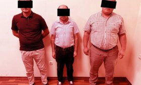 Три госслужащих в Сурхандарье подозреваются в получении взятки за оформление 2,5 га земли