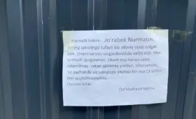 К дому хокима Нарынского района прикрепили письмо с обвинением в лишении жилья