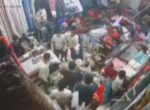 В Самарканде толпа мужчин жестоко избила продавца магазина. Видео