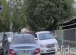 В Самарканде наказали водителя, который сгонял с тротуара пешеходов в попытке объехать пробку. Видео