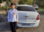 В Андижанской области двое школьников приехали на учебу на отцовских автомобилях