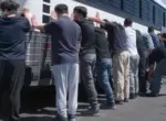 Сотни южнокорейцев задержали на заводе Hyundai в США. Что известно о миграционном рейде и как отреагировала Южная Корея