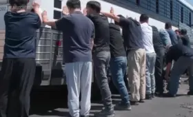 Сотни южнокорейцев задержали на заводе Hyundai в США. Что известно о миграционном рейде и как отреагировала Южная Корея
