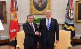 Президенты Узбекистана и США провели телефонный разговор: Шавкат Мирзиёев пригласил Дональда Трампа в Ташкент