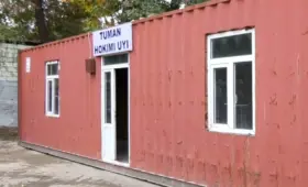 Хоким Нарынского района переселился в контейнер в проблемной махалле после критики президента