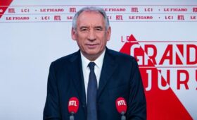 Парламент Франции проголосовал за вотум недоверия правительству