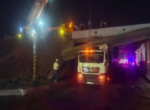 Водитель на грузовике снес часть моста в Ташкентской области