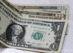 Курс доллара в Узбекистане опустился ниже 12000 сумов