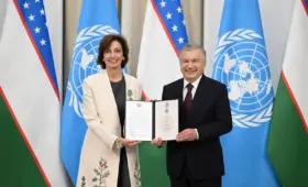 Президент Узбекистана наградил главу ЮНЕСКО орденом «Дустлик»