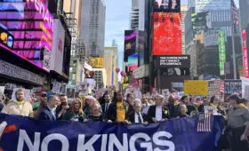 «Нет королям». В США прошли массовые протесты против Трампа