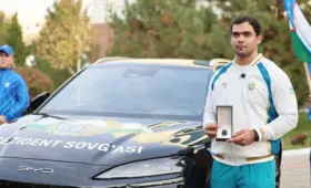 Тяжелоатлет Акбар Джураев получил автомобиль BYD за победу на чемпионате мира в Норвегии