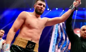 Боксёр Баходир Жалолов победил Виталия Кудухова решением судей (видео)