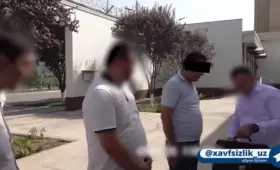 В Сырдарьинской и Навоийской области трёх чиновников задержали по подозрению в вымогательстве и коррупции