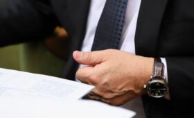 Бывшего сотрудника налоговой службы подозревают в мошенничестве с возвратом НДС