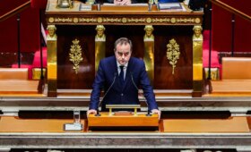 Парламент Франции отклонил вотумы недоверия правительству Себастьена Лекорню