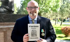 Сотрудника УзГУМЯ оштрафовали на 2 млн сумов за тиражирование книги «Минувшие дни» в переводе Марка Риза