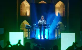 Регистан подключили к «Кислороду». В Самарканде выступил один из пионеров электронной музыки Жан-Мишель Жарр