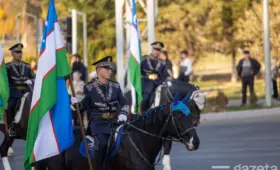 Фото: Марш военнослужащих в честь Дня флага