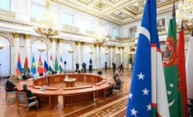 Фото: Президент Узбекистана и главы стран СНГ провели неформальную встречу и посетили Эрмитаж