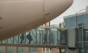 В аэропорту и на вокзале Ташкента установят автоматы для выдачи экспресс-тестов на ВИЧ