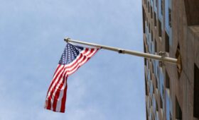 США приостановили рассмотрение иммиграционных заявлений из 19 стран