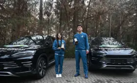 Чемпионам мира по каратэ Гульшан Алимардановой и тхэквондо Наджмиддину Касимходжаеву вручили автомобили