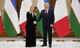 Джорджу Мелони в ходе её краткой остановки в Ташкенте встретил Шавкат Мирзиёев