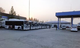 Из-за дефицита газа в Фергане приостановлена работа автобусов, заправки получили намного меньше газа
