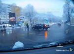 Автомобиль сбил сотрудника ДПС на перекрестке в Ташкенте. Видео