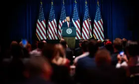 Трамп призвал иранцев «продолжать протестовать»