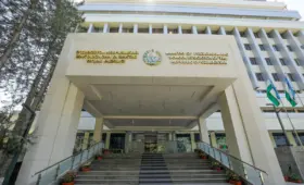 Директора школы уволили из-за новогоднего дежурства учителей. Поручение о дежурстве дало министерство