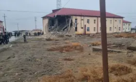 Взрыв газа произошёл в квартире в двухэтажном доме в Бухарской области, двое пострадали