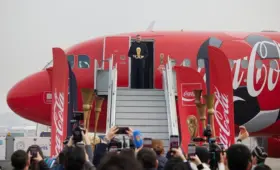 В Ташкент прибыл кубок Чемпионата мира по футболу FIFA