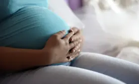 На декретные и больничные по соцстрахованию в 2026 году направят 3,35 трлн сумов